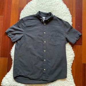 H & M Men’s Charcoal Gray Short Sleeve Button Up Shirt Size Large
